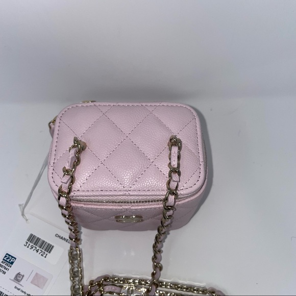 Sold Chanel 22P Light Pink mini vanity with CC interlock chain and Mirror - Picture 3 of 15